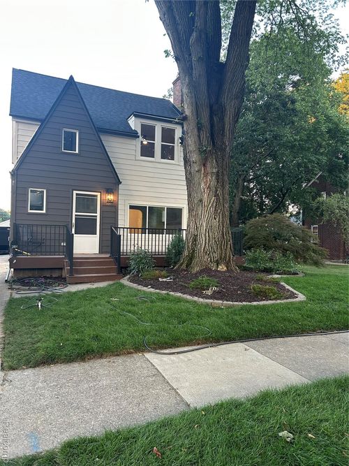 2804 Shenandoah Dr, Royal Oak, MI, 48073-3738 | Card Image