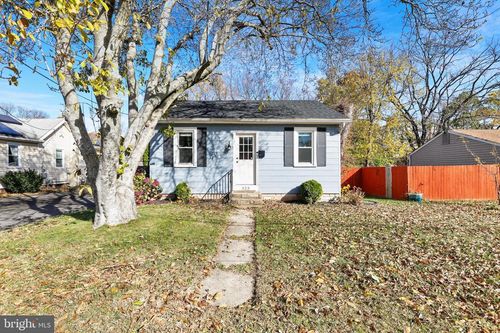 323 3rd Ave, Lindenwold, NJ, 08021-3335 | Card Image