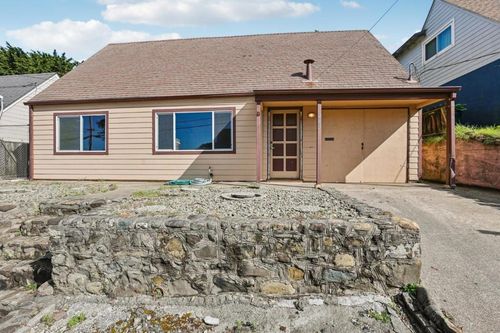 483 Heathcliff Dr, Pacifica, CA, 94044-2035 | Card Image