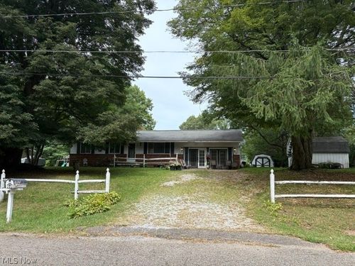 1207 Chaparrel Rd Sw, Hartville, OH, 44632-8790 | Card Image