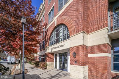 430 - 1111 Oronoco Street, Condo with 2 bedrooms, 2 bathrooms and null parking in ALEXANDRIA VA | Image 2