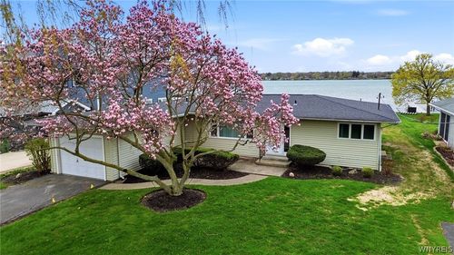 2484 River Rd, Niagara Falls, NY, 14304-3737 | Card Image