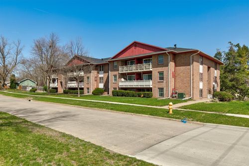 apt-305-7815 Douglas Ave, Urbandale, IA, 50322-2476 | Card Image