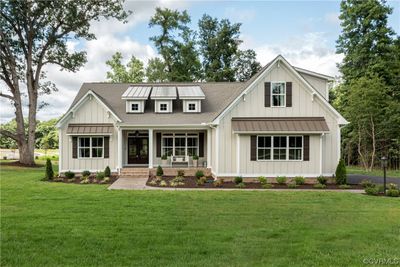 View of front facade with a front lawn and a porch | Image 1