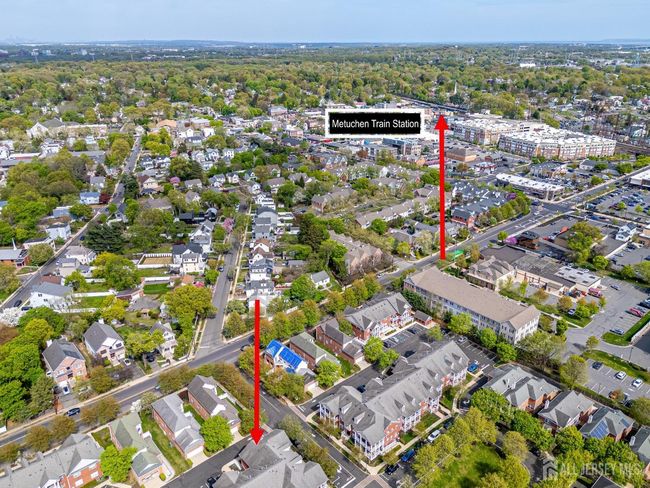 52 Central Square Park, Townhouse with 2 bedrooms, 2 bathrooms and null parking in Metuchen NJ | Image 8