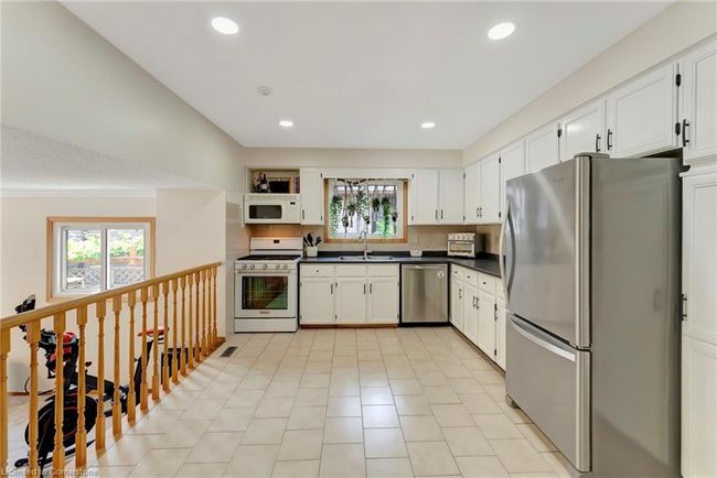 182 Solomon Cres, House other with 4 bedrooms, 3 bathrooms and 5 parking in Hamilton ON | Image 10