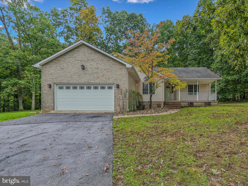 Chantilly Ln, Inwood, WV 25428