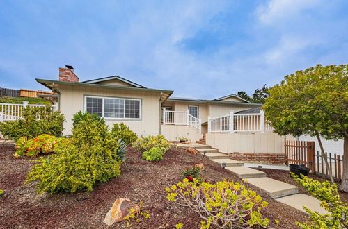 9 Harrow Ct, Seaside, CA, 93955-5615 | Card Image