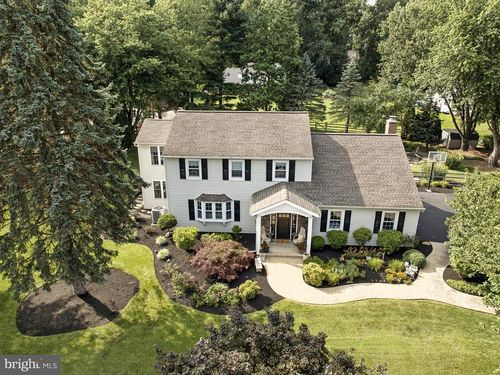 4 Robin Rd, EXTON, PA, 19341-1725 | Card Image