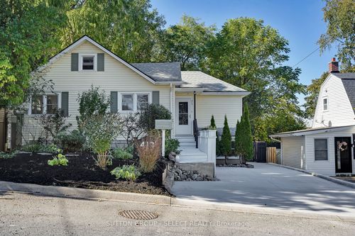 main-413 Old Wonderland Rd, London, ON, N6K3R1 | Card Image