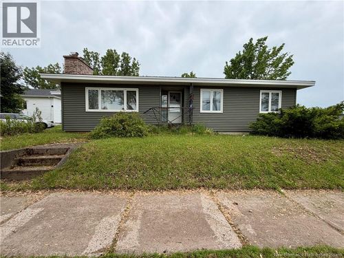 88 Watson Ave, Moncton, NB, E1C8C3 | Card Image