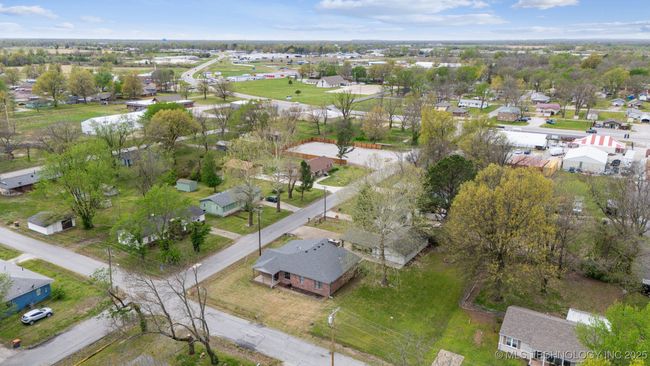 312 Mcbee St, House other with 3 bedrooms, 2 bathrooms and null parking in Commerce OK | Image 28