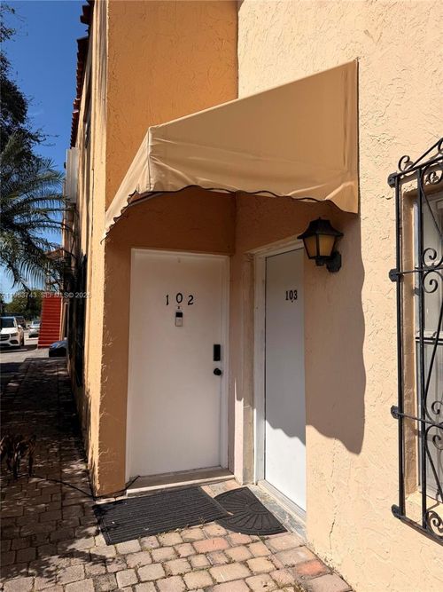 apt-102-1305 W 53rd St, Hialeah, FL, 33012-3036 | Card Image