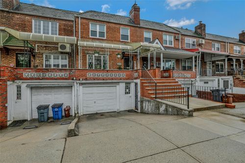 60 77th Pl, Middle Village, NY, 11379-5243 | Card Image