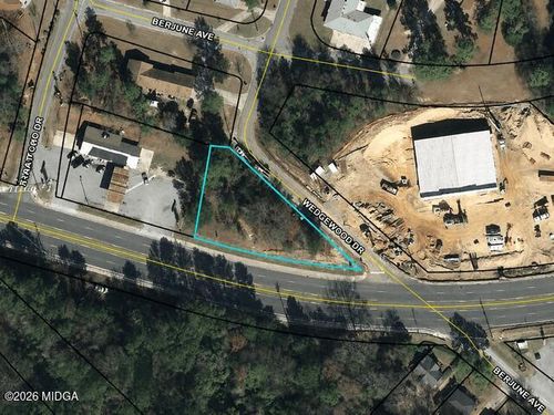 2940 Shurling Dr, Macon, GA, 31211-2647 | Card Image
