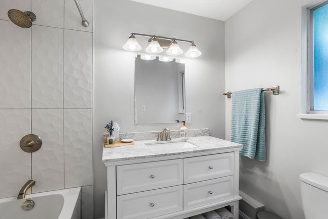 20147 Hampton St, House other with 3 bedrooms, 2 bathrooms and 5 parking in Maple Ridge BC | Image 14