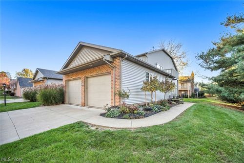 411d-411 Sherbrook Cir Ne, North Canton, OH, 44720-9010 | Card Image