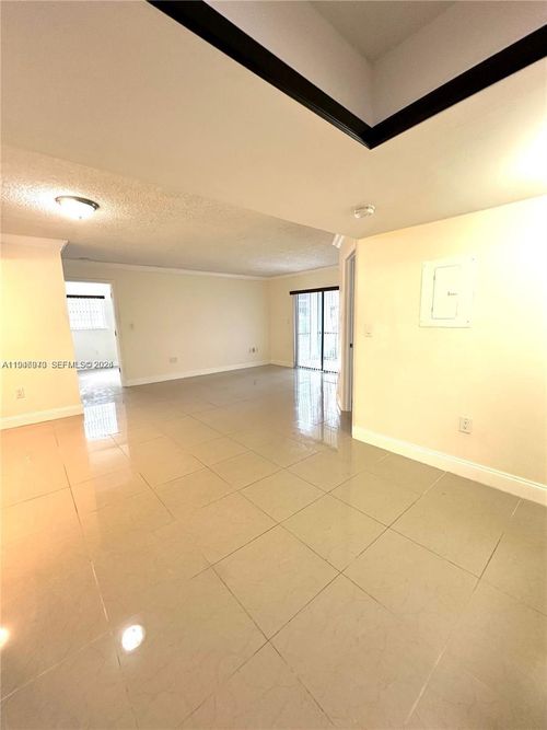 apt-104-919 Ne 199th St, Miami, FL, 33179-5810 | Card Image