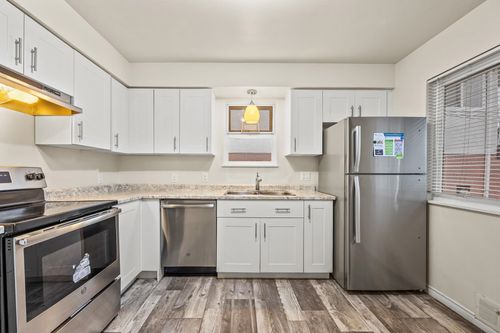 4644 Union St, Burnaby, BC, V5C2Y3 | Card Image