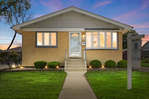 10605 Sycamore Dr, Chicago Ridge, IL, 60415-1867 | Card Image