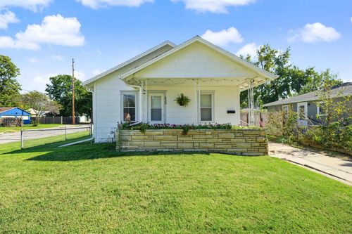 833 Sheridan St, Salina, KS, 67401-4743 | Card Image