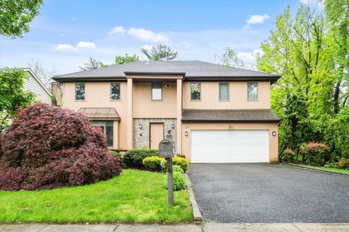 29 Sunset Rd S, Albertson, NY, 11507-1134 | Card Image