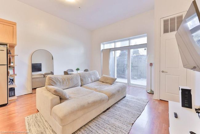 105 - 459 Kerr St, House attached with 1 bedrooms, 1 bathrooms and 1 parking in Oakville ON | Image 4