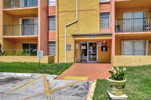 704-16-4801 Nw 7th St, Miami, FL, 33126-2365 | Card Image