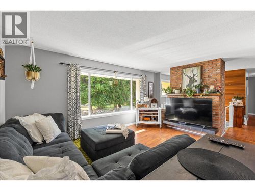 4671 Fordham Rd, Kelowna, BC, V1W1P1 | Card Image