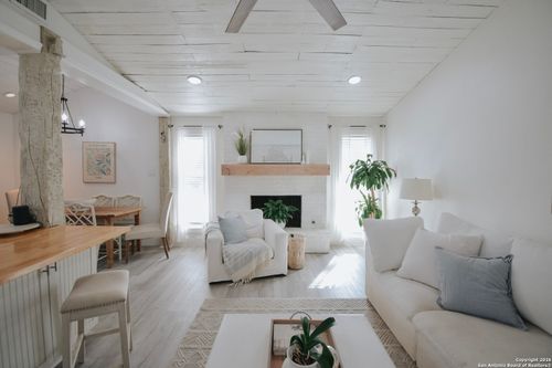 401 Antares Dr, Corpus Christi, TX, 78418-3914 | Card Image