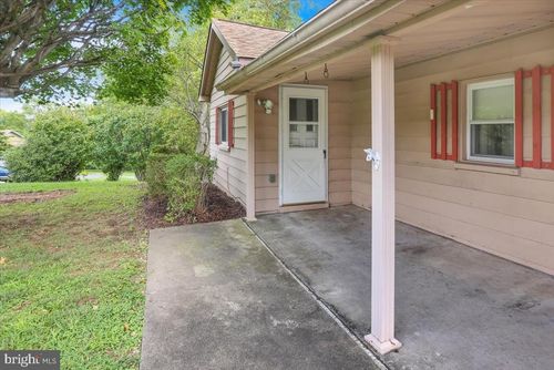 37 Harman Rd, READING, PA, 19606-9737 | Card Image