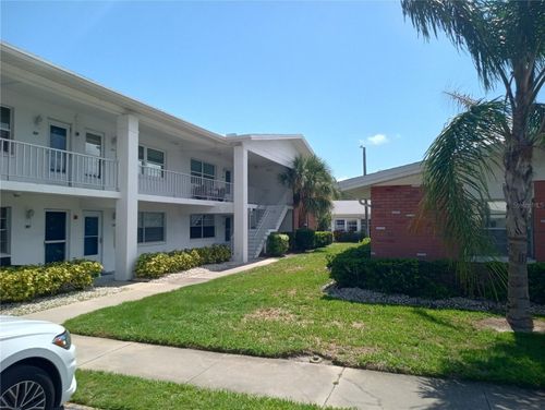 323-330 Brandy Wine Dr, Largo, FL, 33771-1825 | Card Image