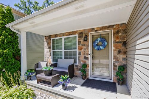 13985 Breakfast Dr, Redford, MI, 48239-2981 | Card Image