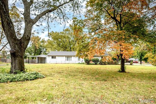 311 Utz Ln, Hazelwood, MO, 63042-2729 | Card Image