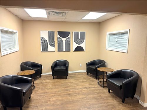 124 N Church St, Jacksboro, TX, 76458-1803 | Card Image