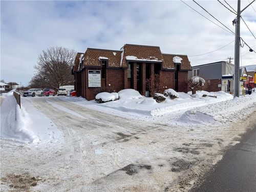 1454 King St E, Kitchener, ON, N2G2N7 | Card Image