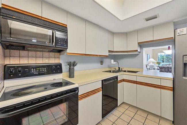 201 - 2100 Benjamin Franklin Dr, Condo with 2 bedrooms, 2 bathrooms and null parking in SARASOTA FL | Image 13