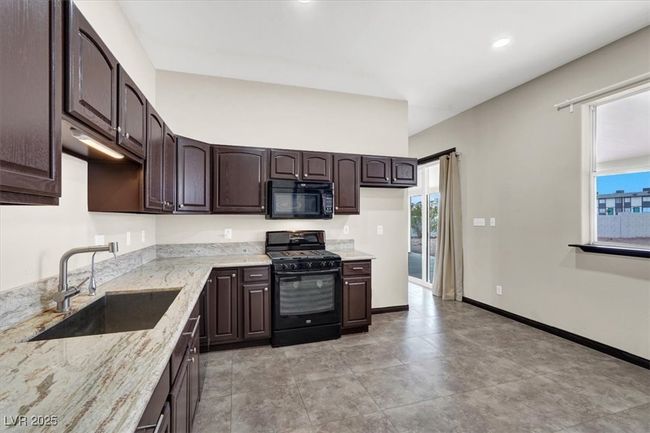 Kitchen | Image 16