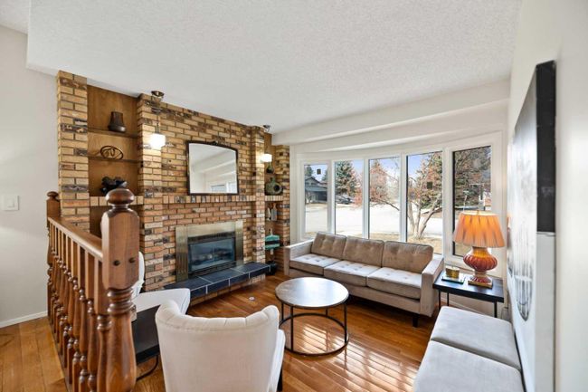 79 Wood Crescent Sw, Home with 5 bedrooms, 2 bathrooms and 4 parking in Calgary AB | Image 8