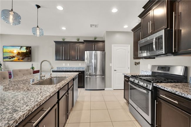 Stainless steel appliances , custom cabinet hardware | Image 10
