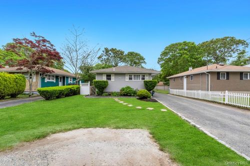 90 Pinewood Dr, Shirley, NY, 11967-4016 | Card Image