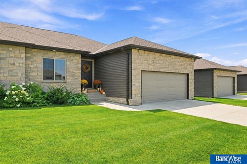 3719 Broadbear Rd, Lincoln, NE, 68516-5735 | Card Image