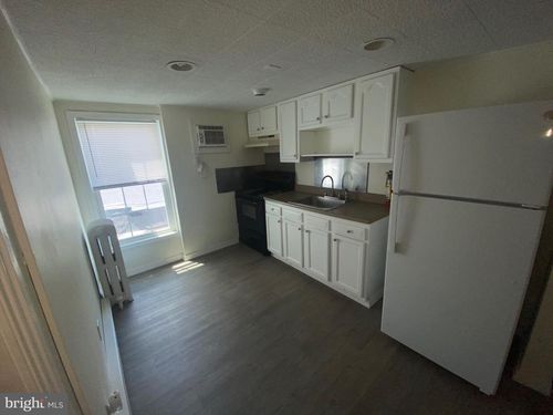 fl-2-500 Penn Ave, WEST READING, PA, 19611-1227 | Card Image