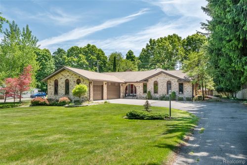 11050 Wealthy Ln, Bruce Twp, MI, 48065-5331 | Card Image