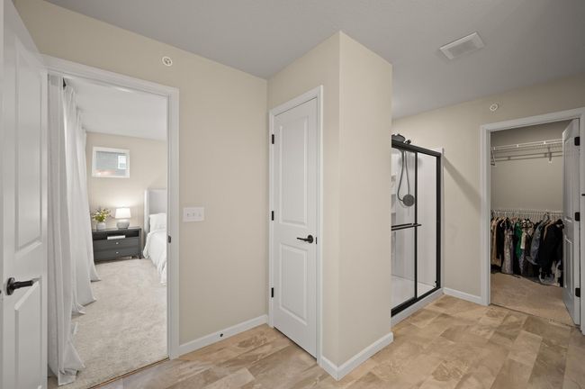 Private en-suite bathroom with large walk in closet | Image 18
