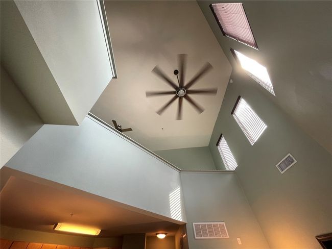 Detailed view of ceiling fan | Image 10