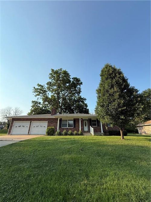 801 Overbrook Drive Drive, Macon, MO, 63552 | Card Image
