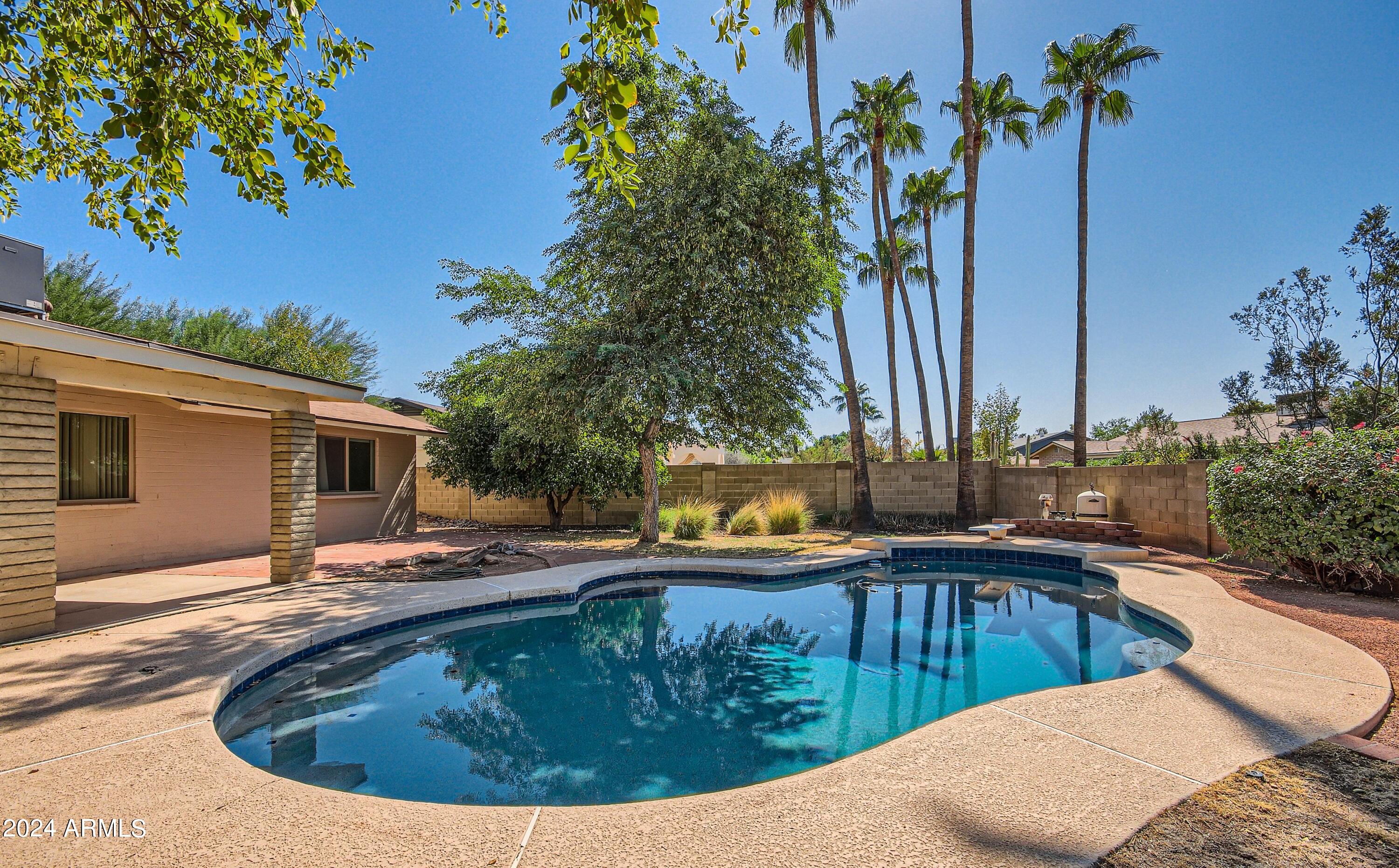 16402 N 11th Place, For Sale in Phoenix Zoocasa