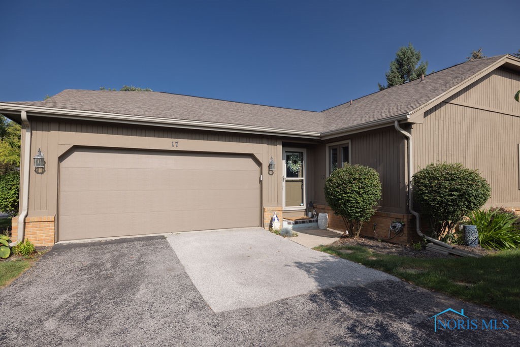 Meadowpond Dr, Perrysburg, OH 43551