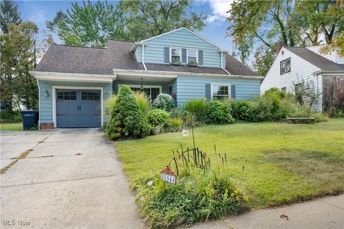 23944 Glenhill Dr, Beachwood, OH, 44122-1239 | Card Image